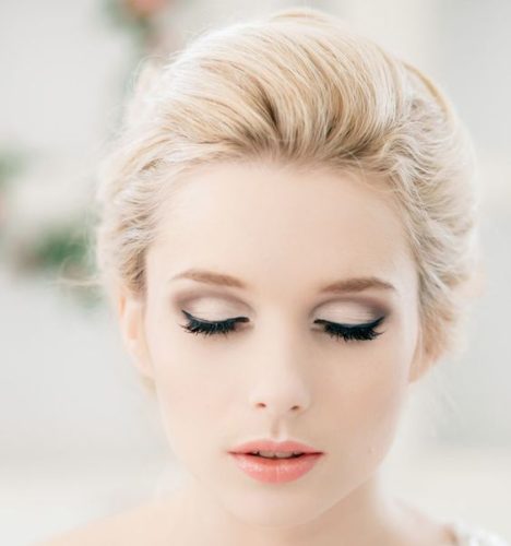 مدل آرایش لایت عروس برای خانم‌های ساده پسند