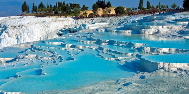 حوضچه های سفید آبگرم پاموکاله ترکیه