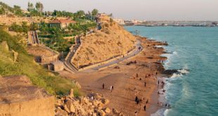 پارک سنگی چابهار در جذاب ترین ساحل شهر